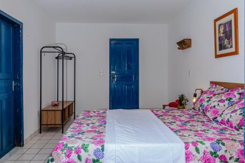 1 double bed, 1 twin bed