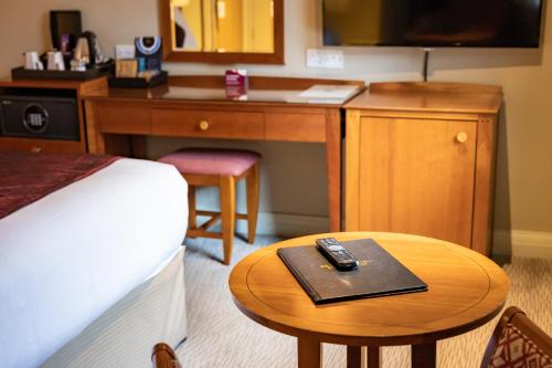 The Red Lion Hotel - image 2