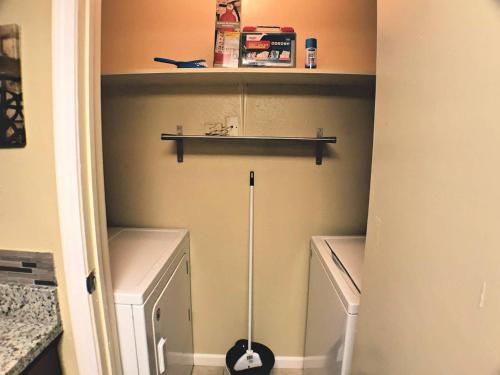 Sandpiper Stay Condo - Pool Near Beach and Seawall! - image 10