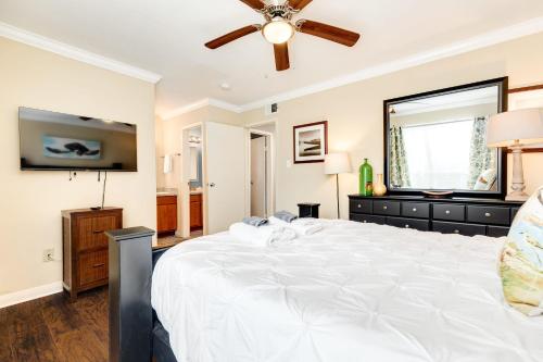Sandpiper Stay Condo - Pool Near Beach and Seawall! - image 7