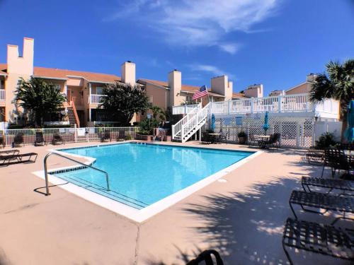 Sandpiper Stay Condo - Pool Near Beach and Seawall! - image 12