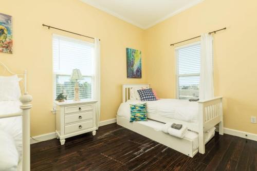 180 Degree Gulf Views Just-A-Mere Beach House Awaits Your Arrival! - image 12
