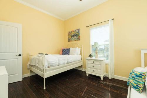 180 Degree Gulf Views Just-A-Mere Beach House Awaits Your Arrival! - image 10