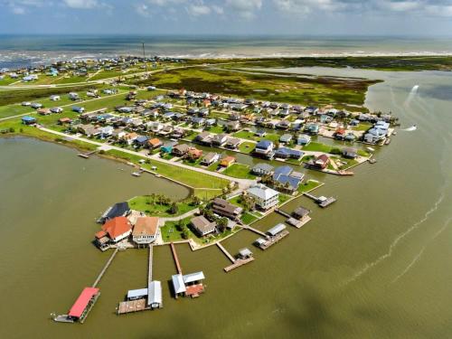 180 Degree Gulf Views Just-A-Mere Beach House Awaits Your Arrival! - image 9