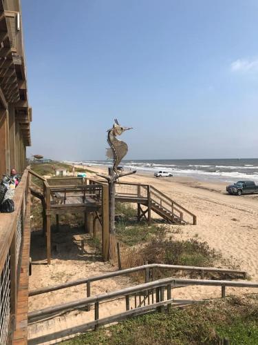 The Blue Haven - Cute Beach Bungalow Easy Access to Gulf Waters! - image 10
