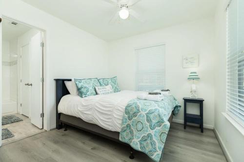 Casita at the Pass - Cute Beach Getaway Filtered Views of Gulf and Bay! - main image