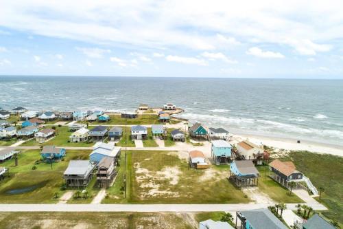 Casita at the Pass - Cute Beach Getaway Filtered Views of Gulf and Bay! - image 12
