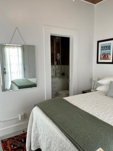 Dragonfly Cottage 1 of 5 listings downtown - image 11