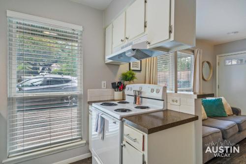 Downtown Free Parking Fully Equipped Kitchen in Austin, USA