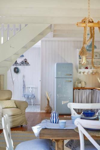 2 bedrooms, 4 beds