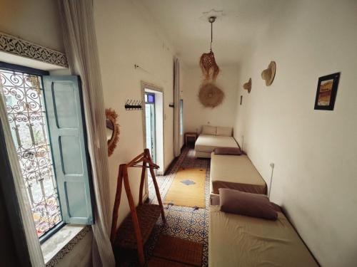 room detail thumbnail 1