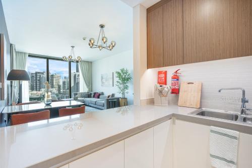 Luxurious 2BR Home with Stunning Marina Skyline View, Dubái (foto 9)