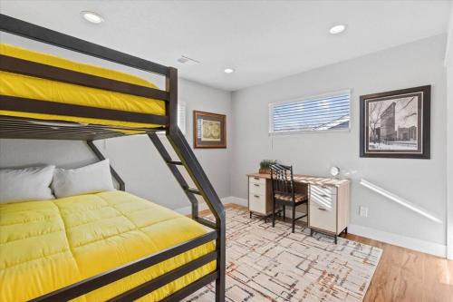 Whole House Relaxing Oasis by Fitzsimmons Campus Whole House Relaxing Oasis by Fitzsimmons Campus