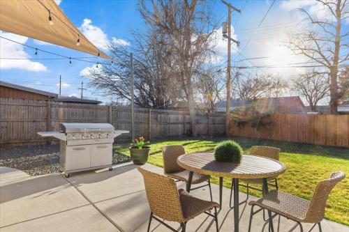 Whole House Relaxing Oasis by Fitzsimmons Campus Whole House Relaxing Oasis by Fitzsimmons Campus