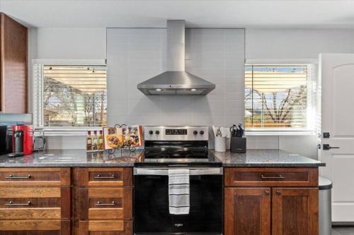 Whole House Relaxing Oasis by Fitzsimmons Campus Whole House Relaxing Oasis by Fitzsimmons Campus