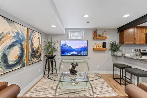 Whole House Relaxing Oasis by Fitzsimmons Campus Whole House Relaxing Oasis by Fitzsimmons Campus