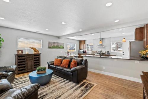 Whole House Relaxing Oasis by Fitzsimmons Campus Whole House Relaxing Oasis by Fitzsimmons Campus