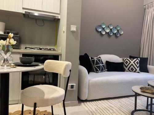 ASHRI HOLIDAY HOMES STYLISH Apartment near Burj Khalifa, Dubaj (zdjęcie 2)