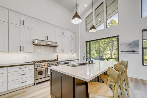 Luxe Pine Home with Tonto National Forest Access!