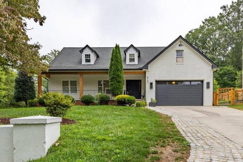 Luxurious Home Retreat with Gym Near DC in Annandale, Vereinigte Staaten von Amerika