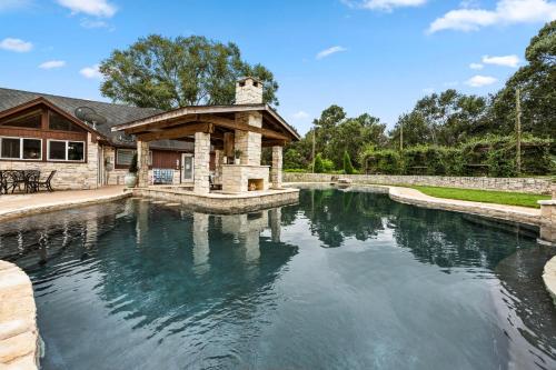 Ranch Retreat - A Hidden Gem More than 20 Guests in Cypress, USA