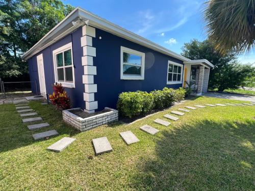 A szálláshely kívülről, Pura Vida Private Access, Room & Bathroom in Riviera Beach (FL)