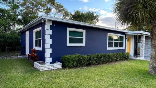 A szálláshely kívülről, Pura Vida Private Access, Room & Bathroom in Riviera Beach (FL)