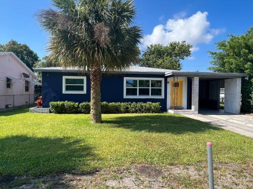 A szálláshely kívülről, Pura Vida Private Access, Room & Bathroom in Riviera Beach (FL)