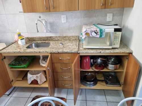 Apto 2 quartos, cond fechado, com vaga, 4º andar por escadas, Pelotas (foto 7)