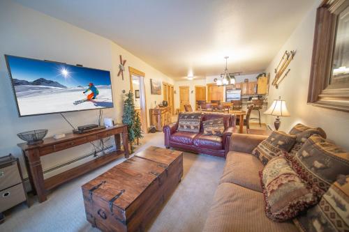 Tenderfoot Lodge 2611 by SummitCove Lodging, Keystone