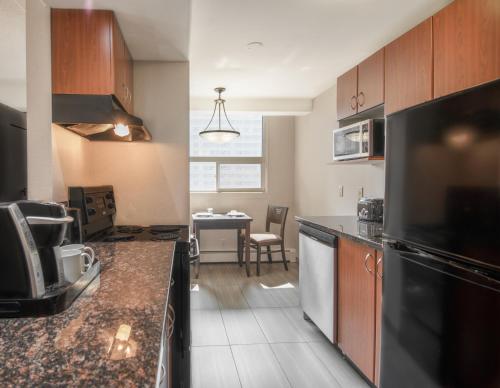 Coast One Bedroom Queen Suite  image 6