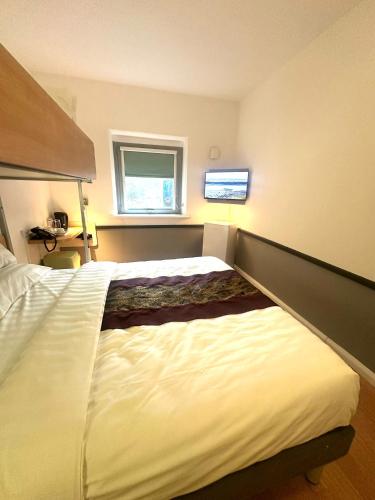 Cambridge Hotel Bradford Central in Bolton and Undercliffe