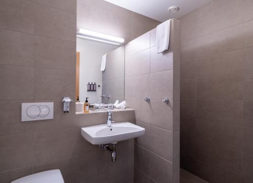 埃基斯蒂尔湖滨酒店