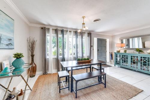 Florida Gem on St Petersburg Border Serene Patio in St Petersburg, USA