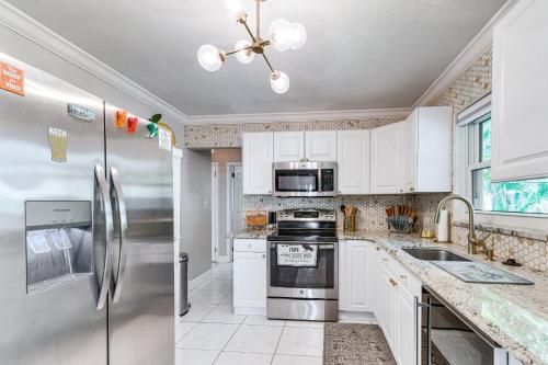 Florida Gem on St Petersburg Border Serene Patio in St Petersburg, USA