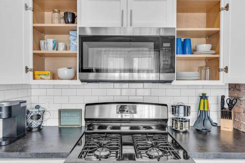 Beautifully Remodeled Duplex Apt in West Blvd in Cleveland, USA