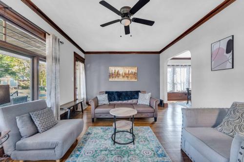 Beautifully Remodeled Duplex Apt in West Blvd in Cleveland, USA