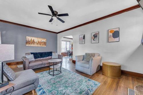 Beautifully Remodeled Duplex Apt in West Blvd in Cleveland, USA
