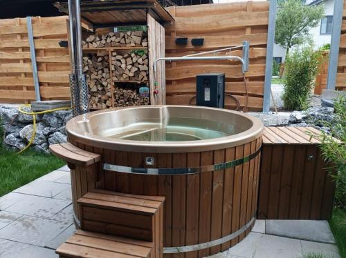Wohnung Heuberg im Inntal mit Hot Tube - zentral & ruhig in 弗林特斯巴赫阿姆因