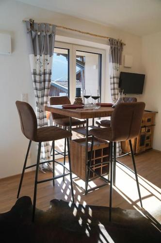 Wohnung Heuberg im Inntal mit Hot Tube - zentral & ruhig in 弗林特斯巴赫阿姆因