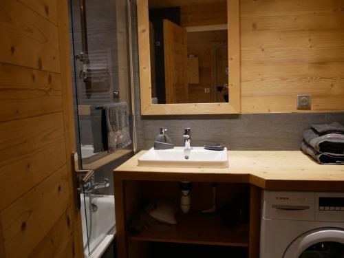 Appartement La Clusaz, 2 pièces, 6 personnes - FR-1-459-106 (Appartement renove 4 pers. avec balcon - Centre La Clusaz, proche piscine et commerces - FR-1-459-10) in La Clusaz