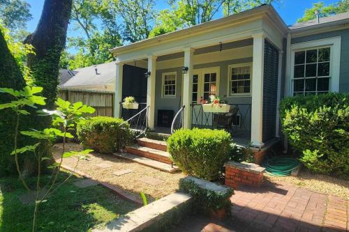 Charming 2 Bedroom Suite in Cloverdale District in Montgomery, USA