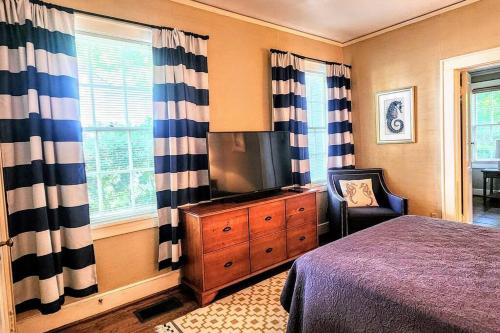 Charming 2 Bedroom Suite in Cloverdale District in Montgomery, USA