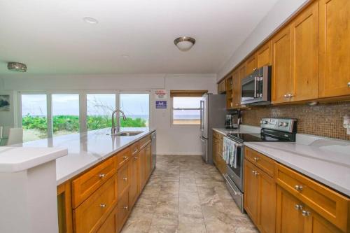 Kitchen, Oceanfront Modern Home with Private Beach in Melbourne Beach (FL)