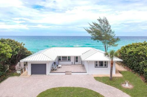 Exterior view, Oceanfront Modern Home with Private Beach in Melbourne Beach (FL)
