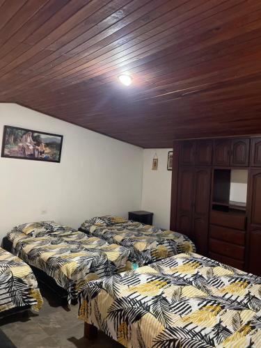1 double bed, 3 twin beds