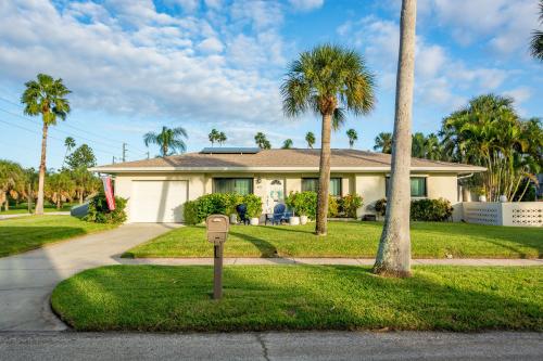 Driftwood Dreams Beach House - Full Month Rental in Clearwater Beach, USA