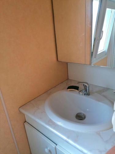 kopalnica, Joli Mobil-Home avec terrain terrasse 10min du Puy duFou in Saint-Michel-Mont-Mercure