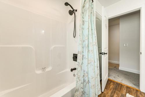 1 Mi to MGM Springfield: Cozy Winter Duplex!, Springfield (photo 8)