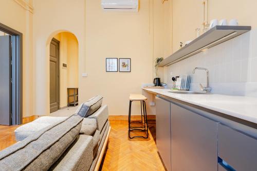 grey l studio apartments Downtown Alexandria Menasce House in Alexandria